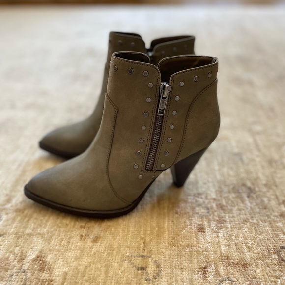 New Madeline Girl Cone Heel Moto Booties, Gray with studs size 6. - Picture 8 of 11